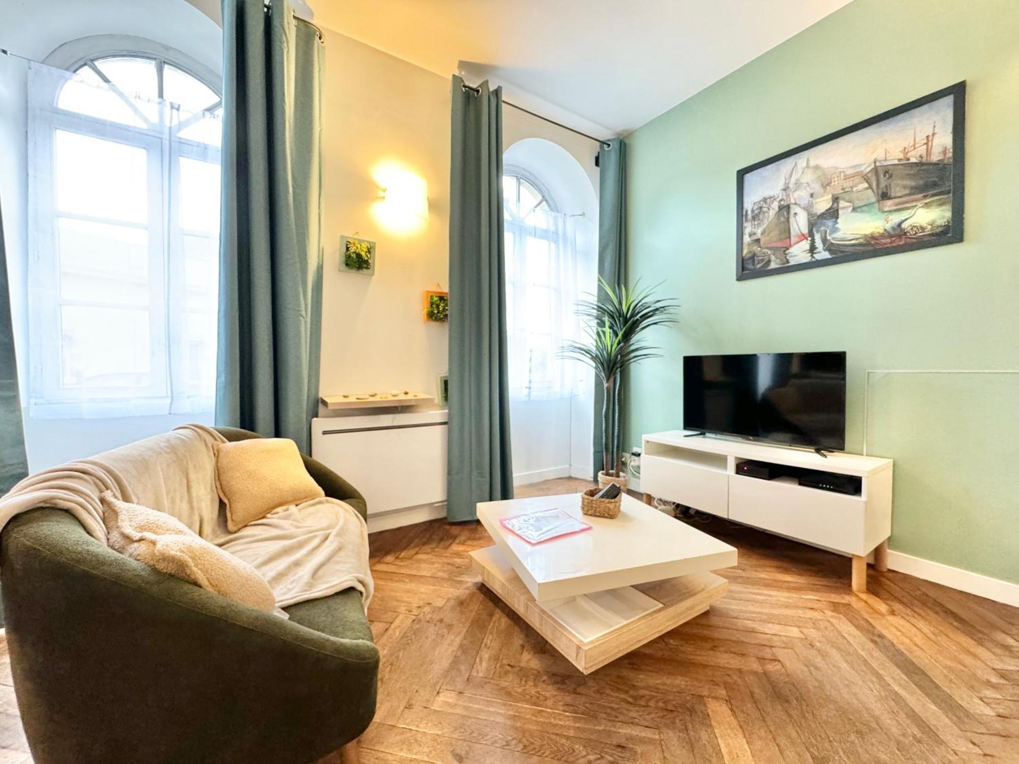 Le Noir Bois Et Blanc - Studio - Wifi - Centre Ville - Entree Autonome Quimper Kültér fotó