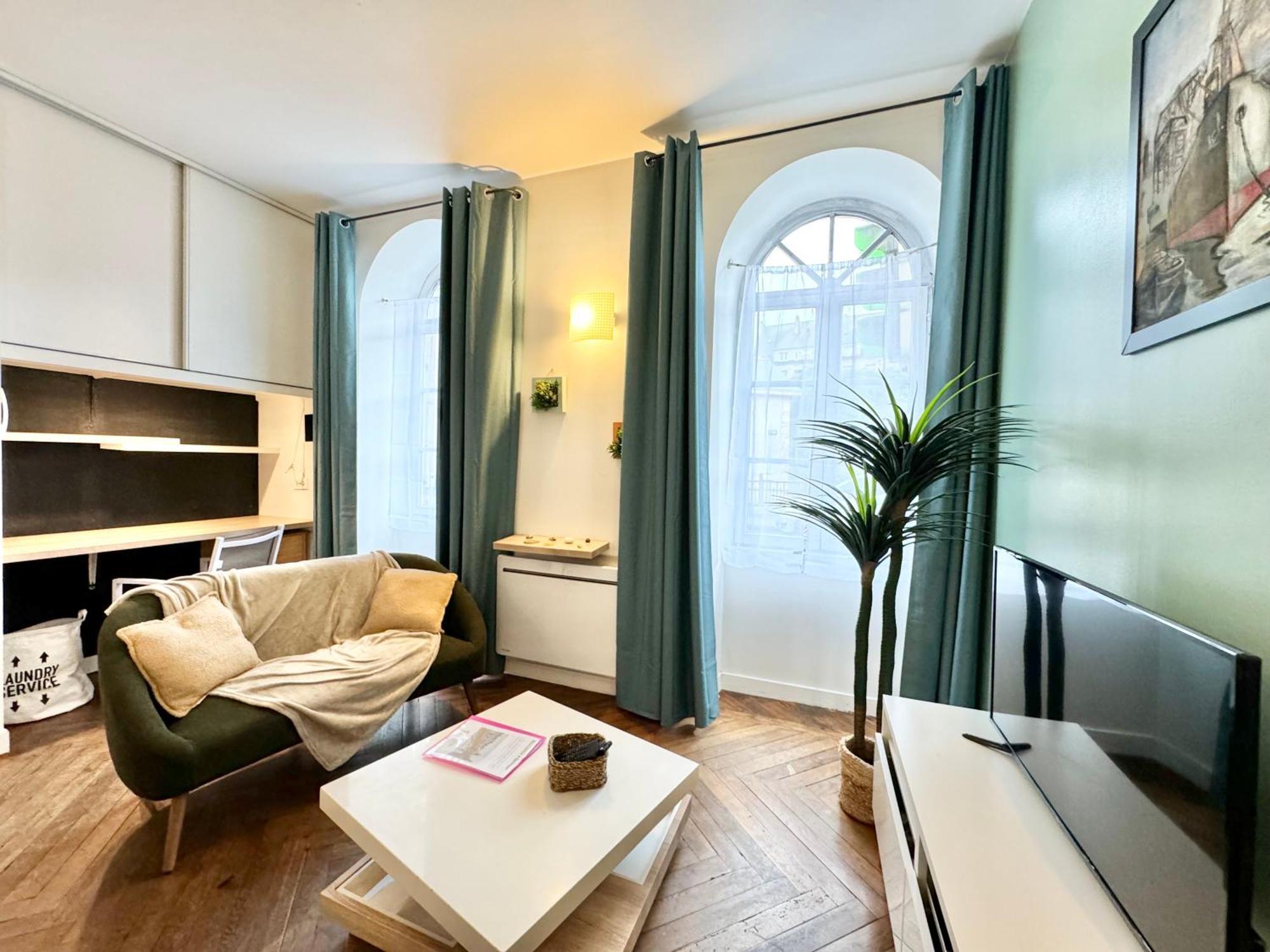 Le Noir Bois Et Blanc - Studio - Wifi - Centre Ville - Entree Autonome Quimper Kültér fotó