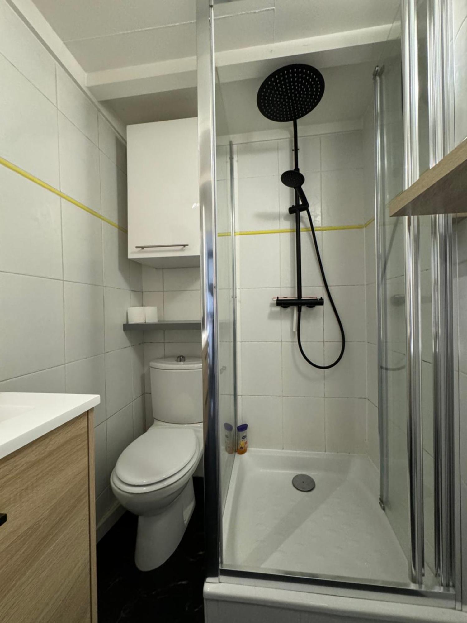 Le Noir Bois Et Blanc - Studio - Wifi - Centre Ville - Entree Autonome Quimper Kültér fotó