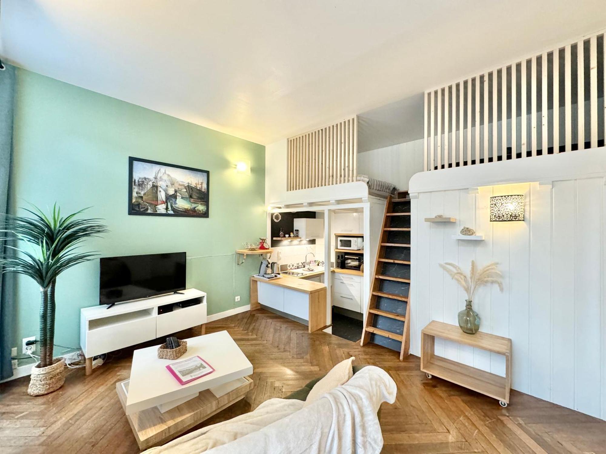 Le Noir Bois Et Blanc - Studio - Wifi - Centre Ville - Entree Autonome Quimper Kültér fotó